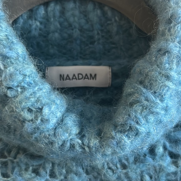 NAADAM - Bouclé Alpaca-Blend Turtleneck Sweater - Picture 2 of 8